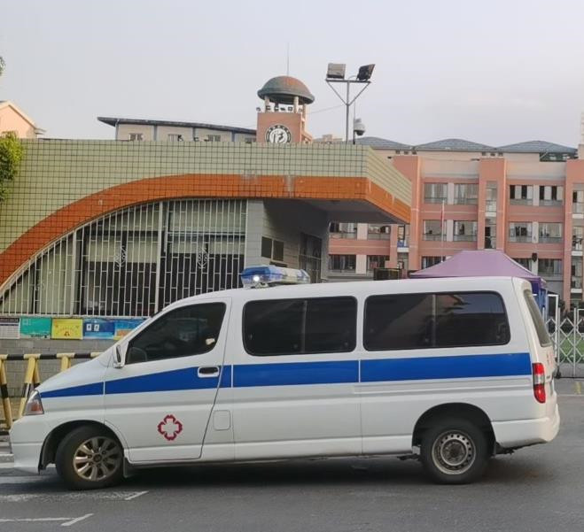 桐城救护车出租护送骨折病人一公里多少钱